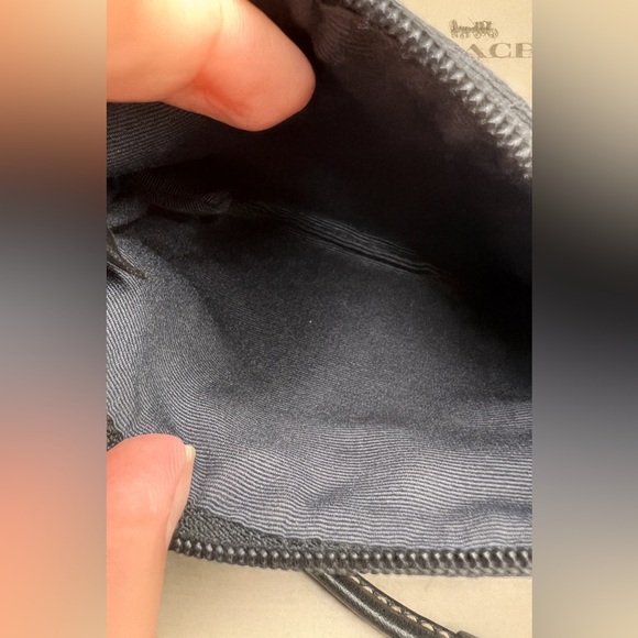 β¨ COACH Black Signature Jacquard Wristlet | EUC | MSRP $98 β¨ - Picture 7 of 7